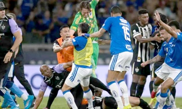 Final Campeonato Mineiro Ricuh: Wasit Keluarkan 23 Kartu Merah