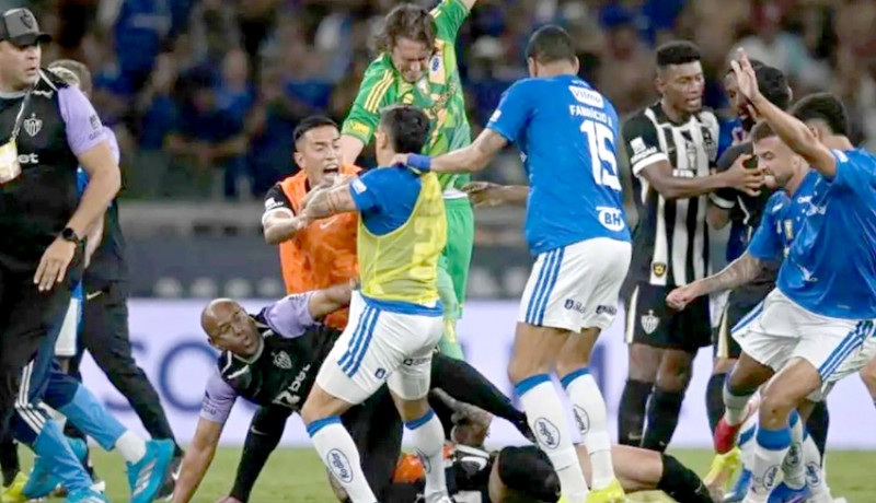 Final Campeonato Mineiro Ricuh: Wasit Keluarkan 23 Kartu Merah