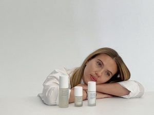 Scarlett Johansson Luncurkan Skincare Kulit Sensitif 'The Outset'