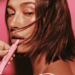 Hailey Bieber Rilis Produk Baru Rhode, Kolaborasi Bareng Justin