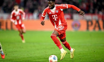 Incar Bek Baru, Man United Pertimbangkan Alphonso Davies