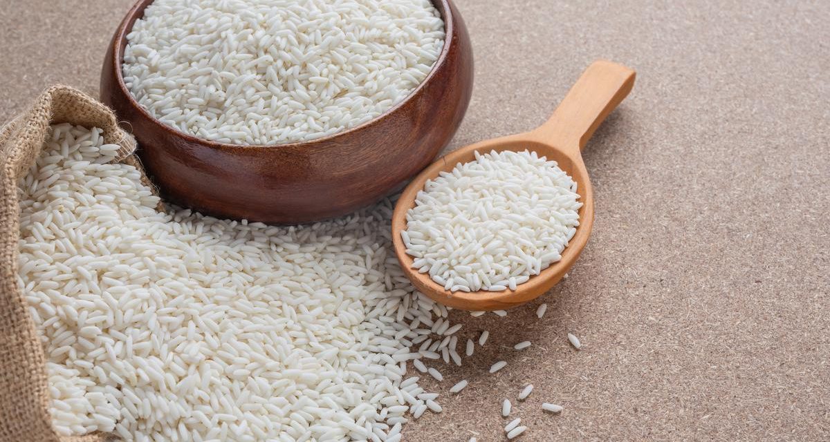 Beras Mentah Ampuh Jadi Penyerap Lembap Alami Di Lemari