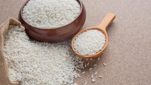 Beras Mentah Ampuh Jadi Penyerap Lembap Alami Di Lemari