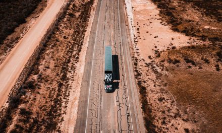 Truk Tanpa Sopir Resmi Layani Rute Lintas Negara Amerika