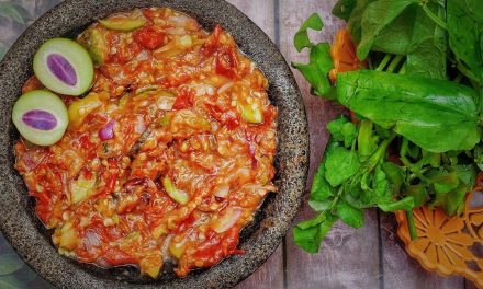 Mengenal Sambal Gandaria: Asam Pedas Buah Langka Betawi