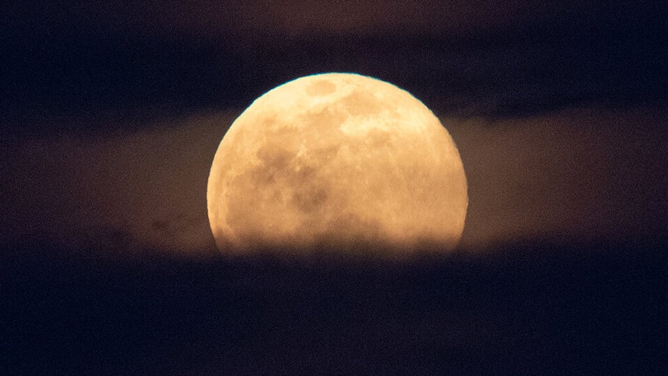 BMKG Deteksi ‘Supermoon’ Langka, Waspada Potensi Banjir Rob