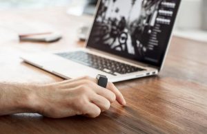 Clip Mouse Di Perkenalkan: Gadget Cincin Ubah Jari Jadi Kursor
