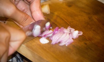 Hack Potong Bawang Tanpa Nangis Menggunakan Permen Karet