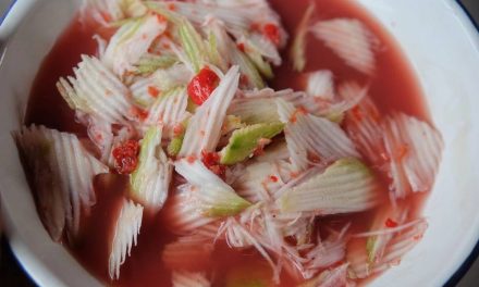 Rujak Kuah Pindang Bali: Uniknya Buah Segar Dan Kaldu Ikan