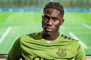 Amadou Onana Resmi Gabung Aston Villa Tinggalkan Everton