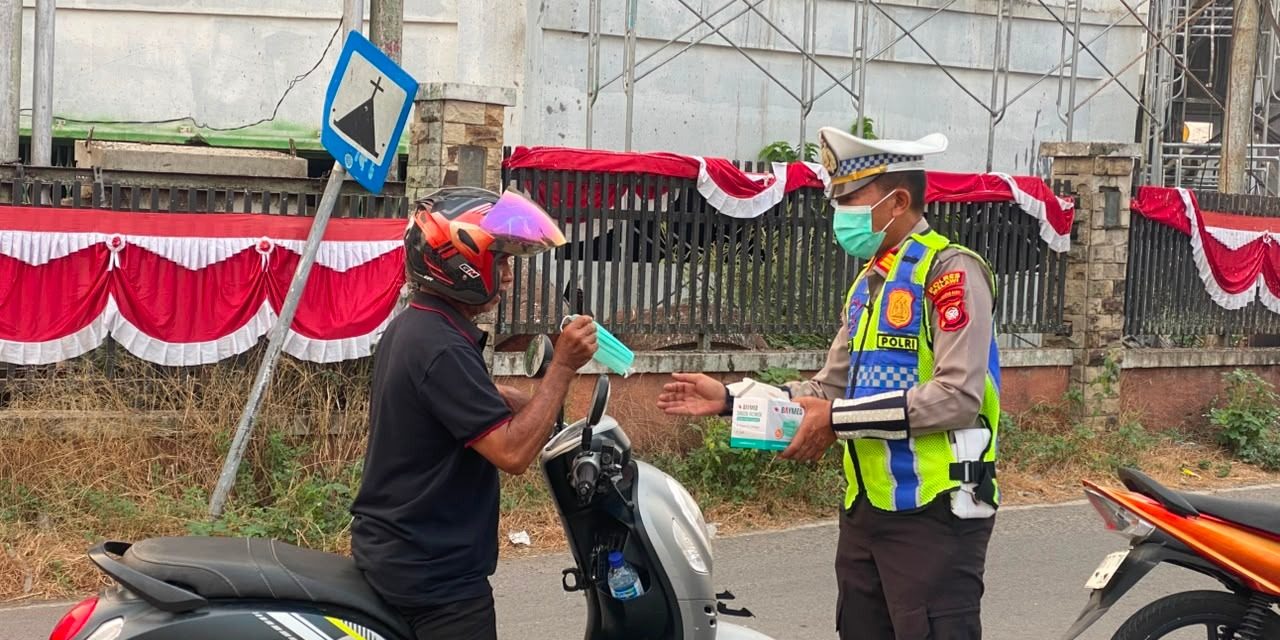 Posko Kesehatan Bagikan Masker Khusus Kabut Asap Cegah ISPA
