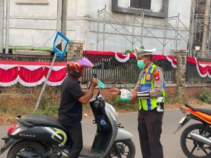 Posko Kesehatan Bagikan Masker Khusus Kabut Asap Cegah ISPA