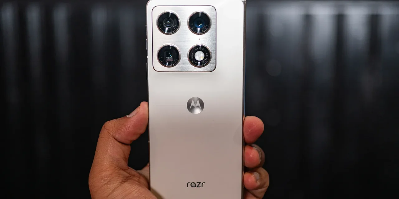 Motorola Razr Fold Perkenal HP Lipat Book-Style Perdananya