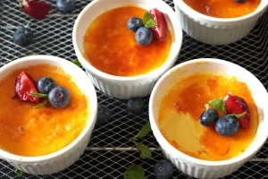 Menjajal Crème Brûlée Lembut Kaya Rasa Dengan Karamel Gula