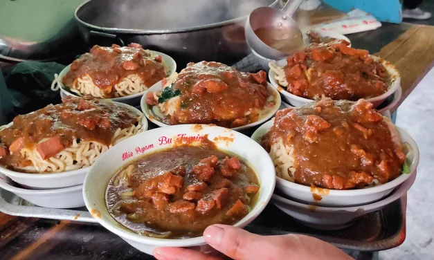 Mengenal Mie Ayam Tumini Yogyakarta: Sajian Mie Gurih-Manis